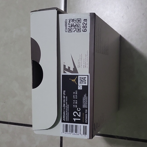 Empty shoe box - Picture 6 of 7